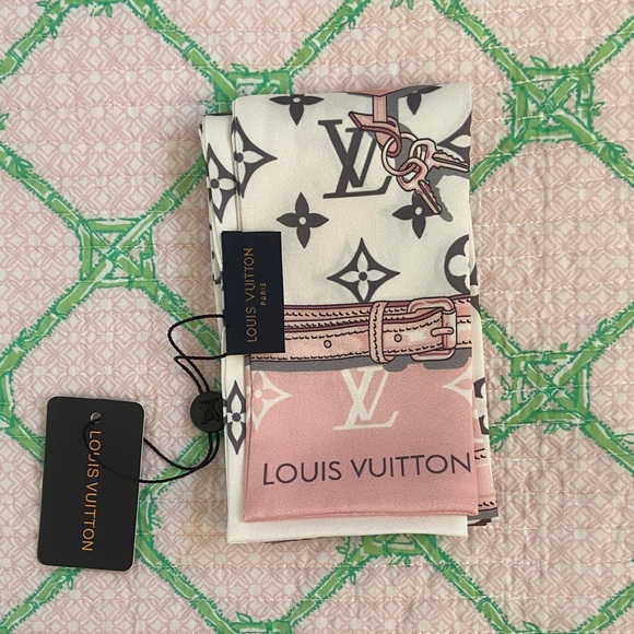 Louis Vuitton Pink and White Monogram Scarf!  New with Tags! - Picture 5 of 6